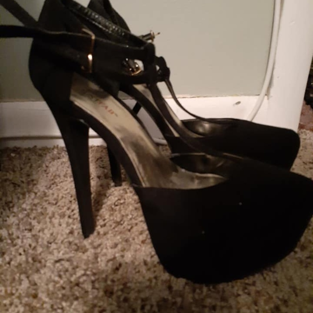Black stacked stiletto